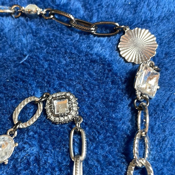 Gunmetal chain with silver crystal embellishments - Picture 3 of 4